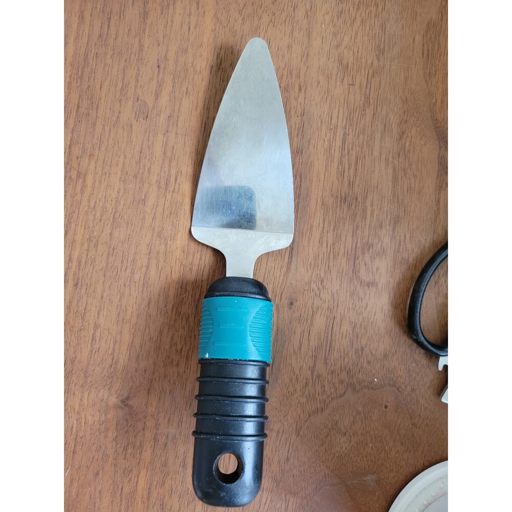 Black and Green Pie Cake Dessert Server  - Wedge Blade, Hard Plastic Handle